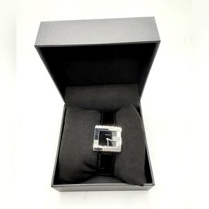 Gucci Unisex 3600J Series Black Watch with Patent Leather Strap RUNS!